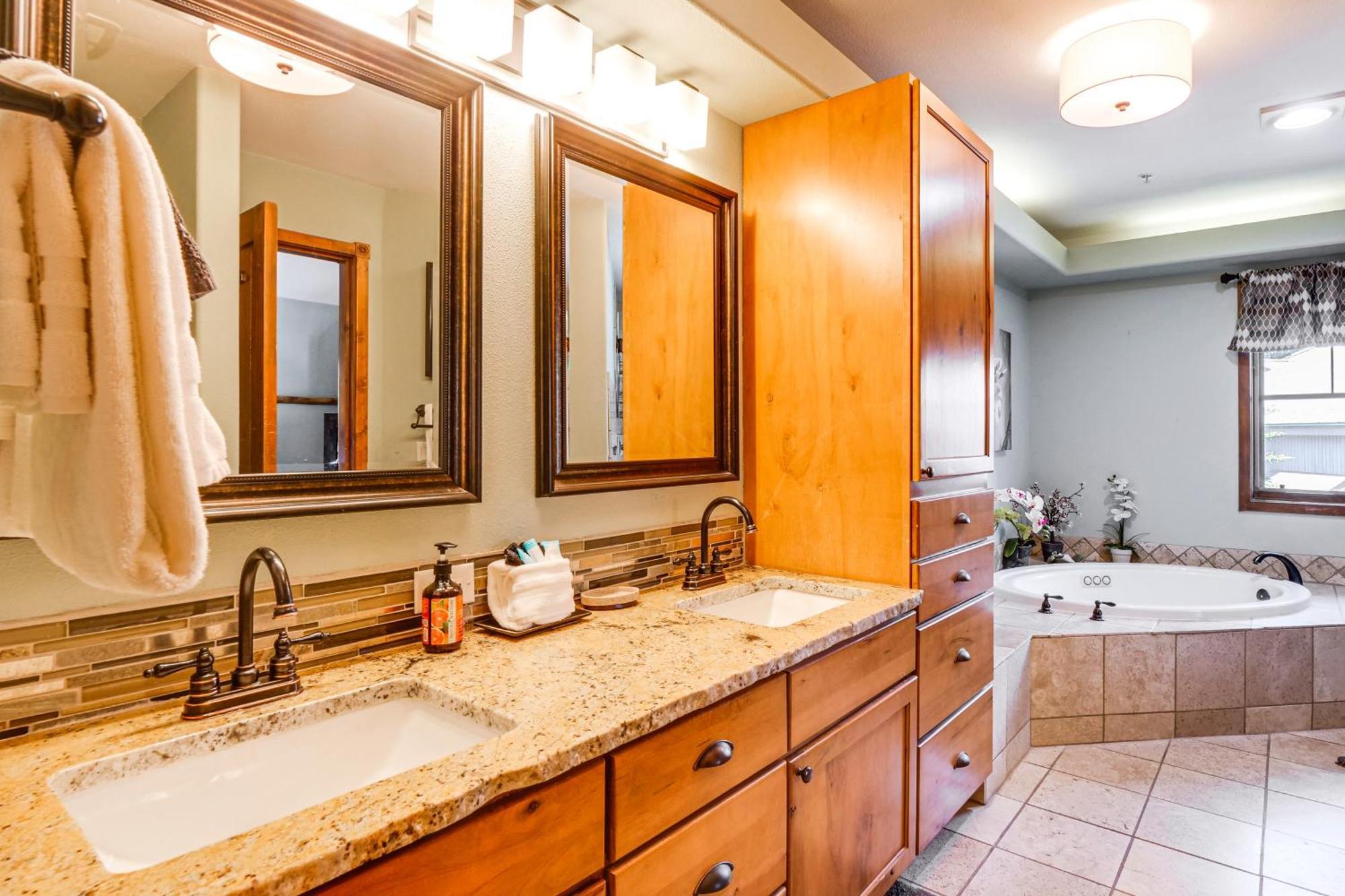 Breck Condo With Pool And Hot Tub Access Walk To Lift Брекенридж Экстерьер фото